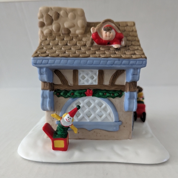 PartyLite Vintage Santa Workshop House - Picture 3 of 4